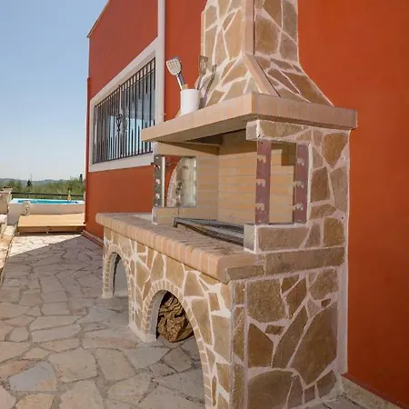 Kali Tychi Villa *